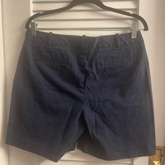 Talbots Like New Navy Shorts Women’s Size 8. 97 Cotton, 3% Spandex for great fit - Picture 2 of 4